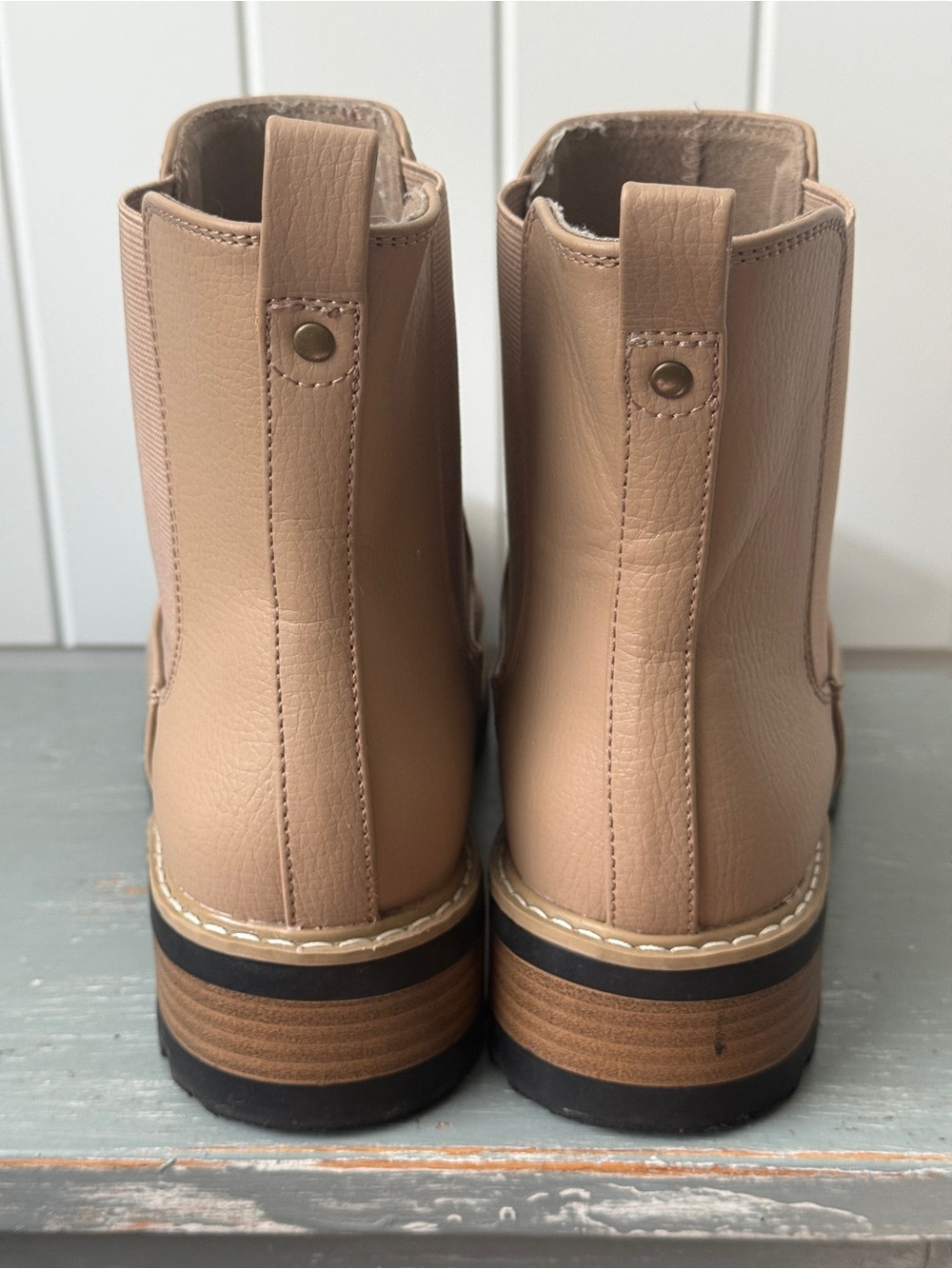 Universal Thread Women's Chelsea Boots Size 8 - Picture 4 of 9